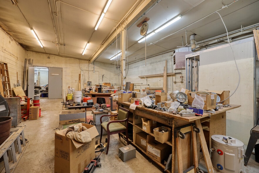 More Photos Of 8213 Gravois Rd, Affton Warehouse For Sale