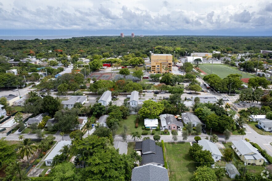 More Photos Of 133 Grand Ave, Miami Office For Lease