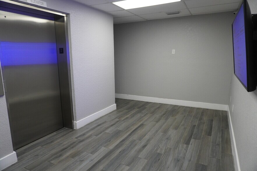 More Photos Of 2520-2650 N University Dr, Sunrise Unknown For Lease