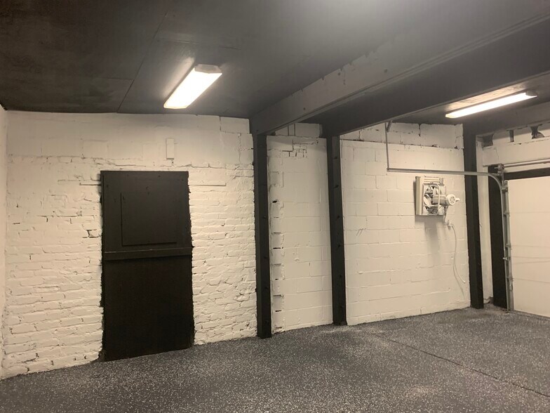 More Photos Of 701 E McMillan St, Cincinnati Auto Repair For Sale