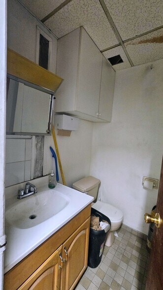 More Photos Of 1492 1st Ave, New York Apartments For Lease