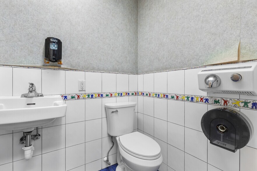 More Photos Of 297 16th Ave, Newark Land For Sale