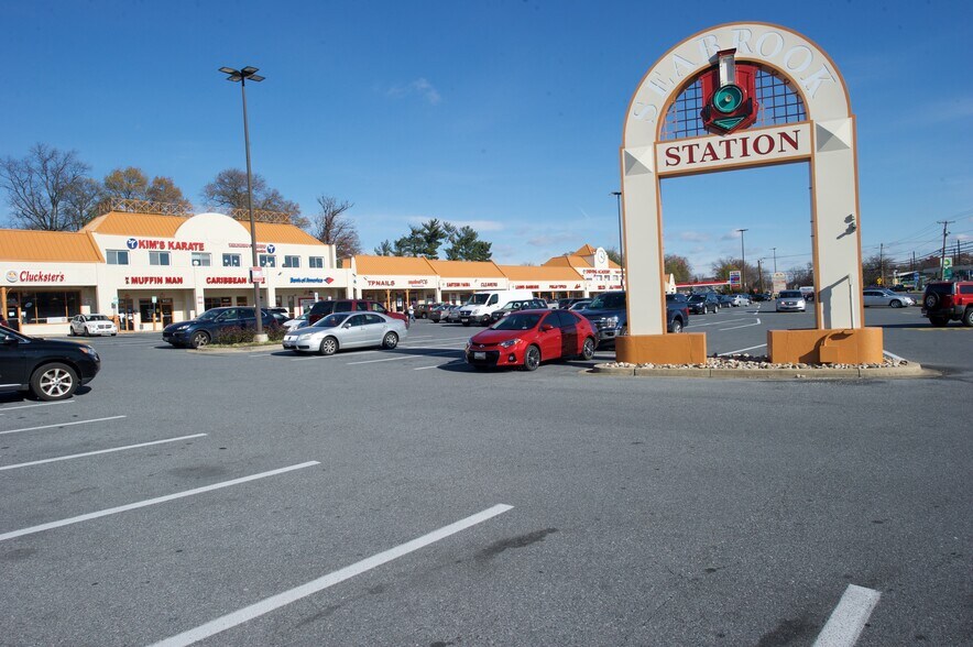 More Photos Of 9400-9560 Lanham Severn Rd, Lanham Seabrook Unknown For Lease