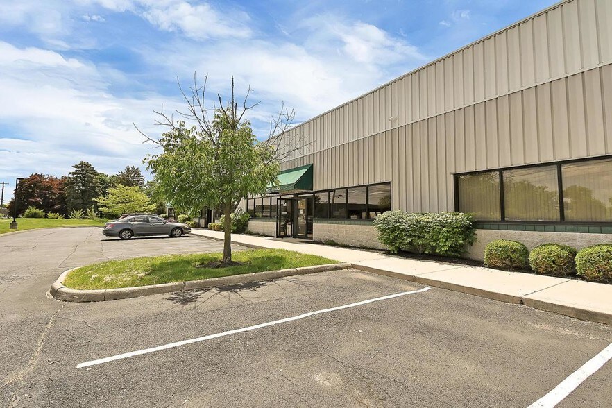 Primary Photo Of 8205 Estates Pky, Plain City Warehouse For Lease