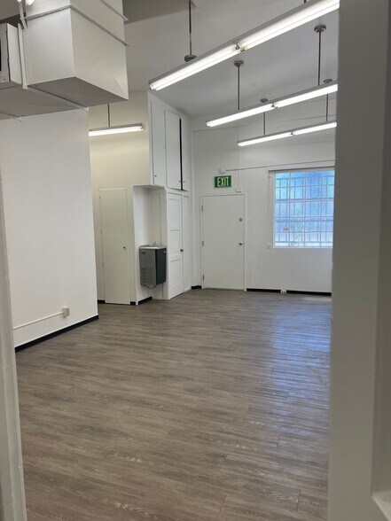 More Photos Of 118 S 3rd St, King City Office For Lease