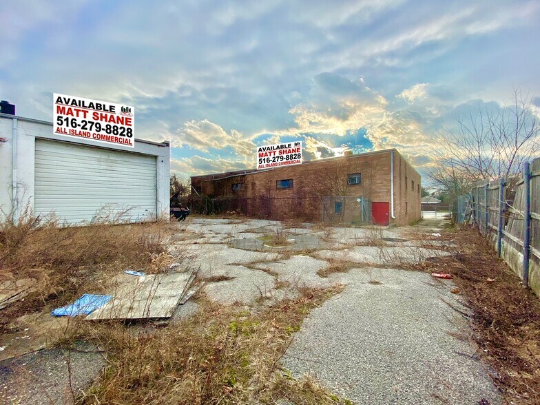 More Photos Of 1822-1836 Deer Park Ave, Deer Park Auto Repair For Sale