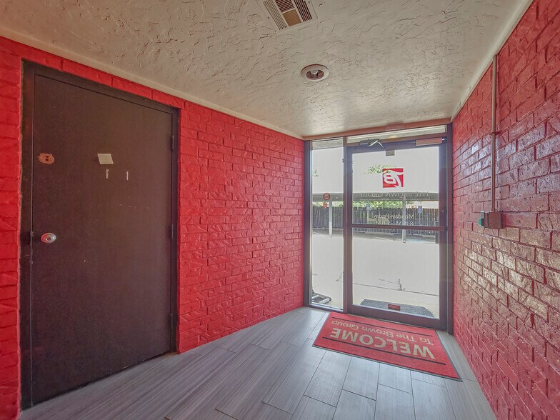 More Photos Of 6001 Nw Expressway, Oklahoma City Office For Sale