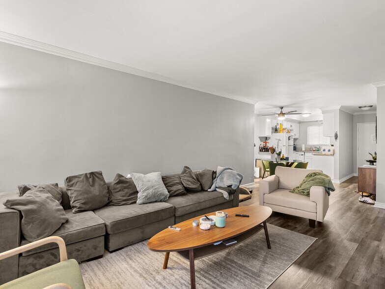 More Photos Of 1030 N Orange Grove Ave, Los Angeles Apartments For Sale