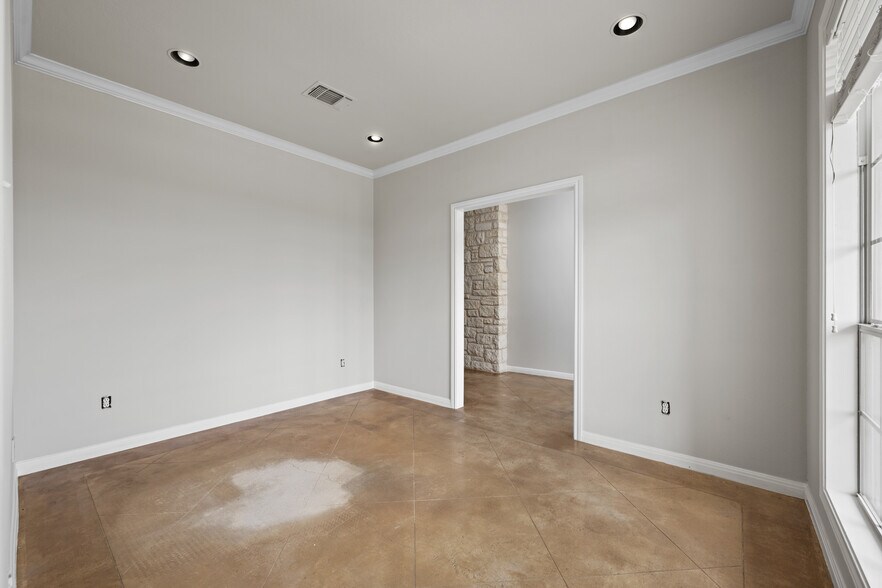 More Photos Of 19019 TX-71, Spicewood Office Residential For Sale
