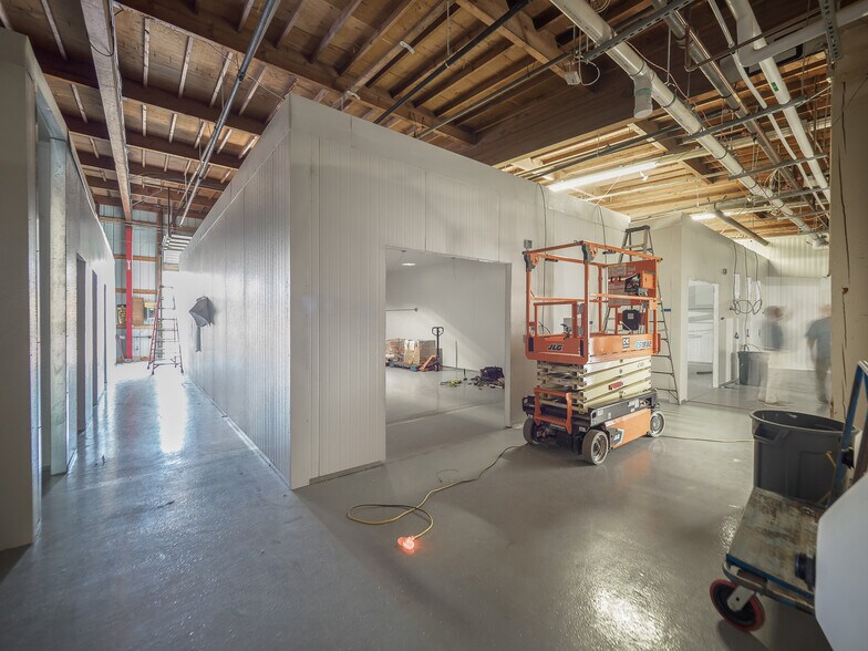 More Photos Of 630 SW Walnut St, Hillsboro Warehouse For Sale