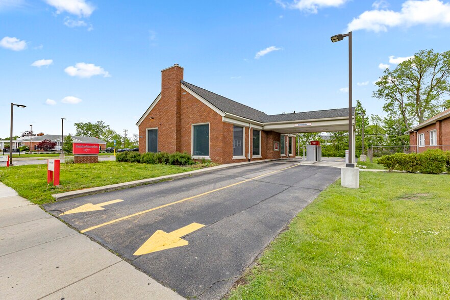 More Photos Of 23700 Goddard Rd, Taylor Bank For Lease