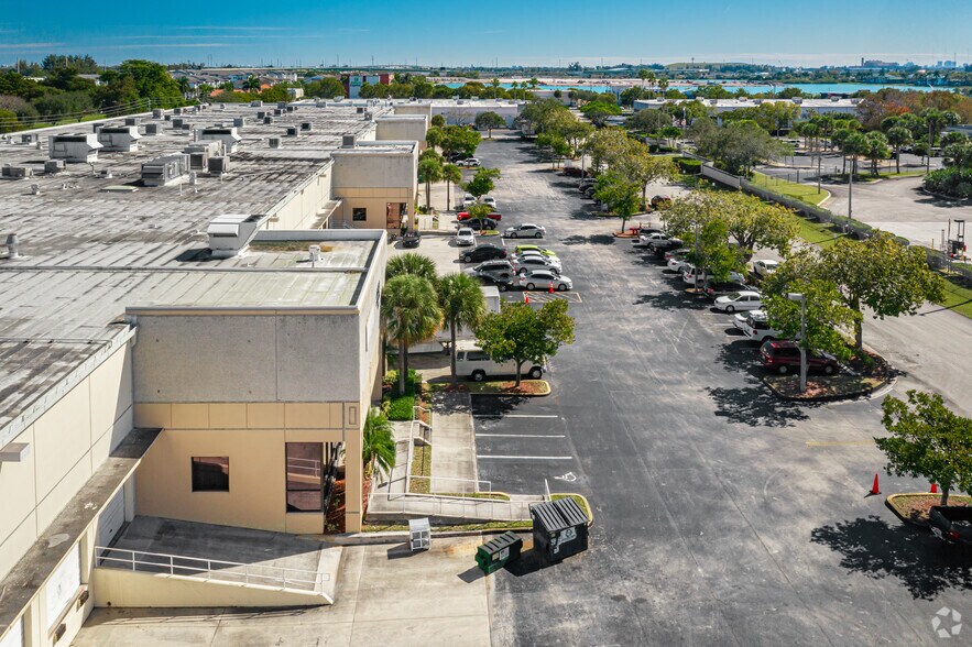 More Photos Of 2525 Davie Rd, Davie Warehouse For Lease