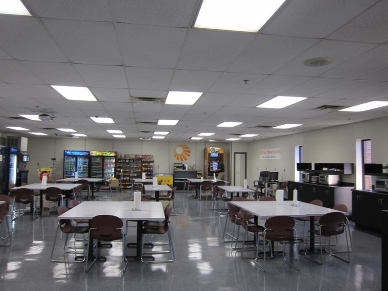 More Photos Of 208 Copper Top Ln NE, Cleveland Warehouse For Lease