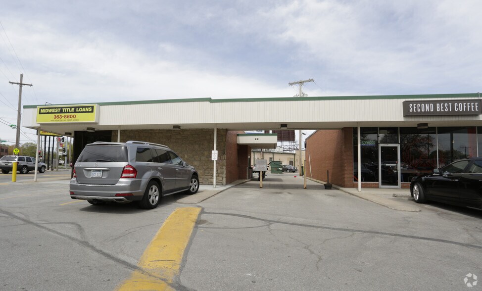 More Photos Of 210-330 W 85th St, Kansas City Unknown For Lease