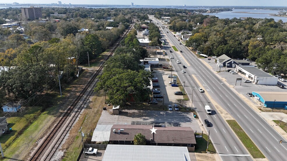 More Photos Of 1220 Bienville Blvd, Ocean Springs General Retail For Lease