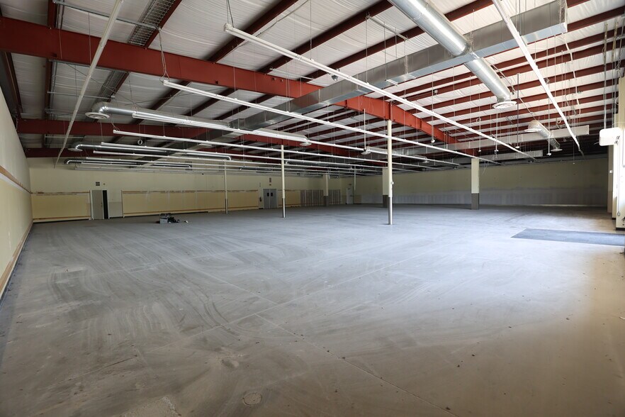 More Photos Of 29 Olive St, La Center Storefront For Lease
