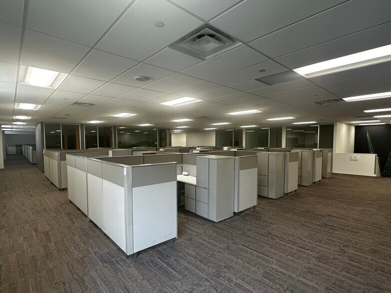 More Photos Of 10321 W Reno Ave, Oklahoma City Manufacturing For Lease