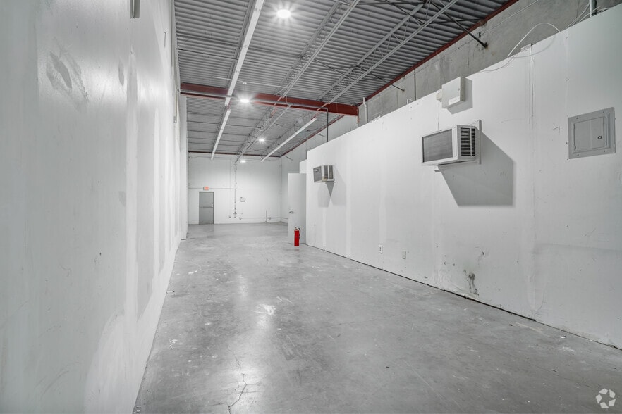 More Photos Of 14309 Toepperwein Rd, San Antonio Warehouse For Lease