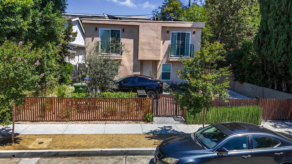 More Photos Of 11025 Blix St, North Hollywood Apartments For Sale