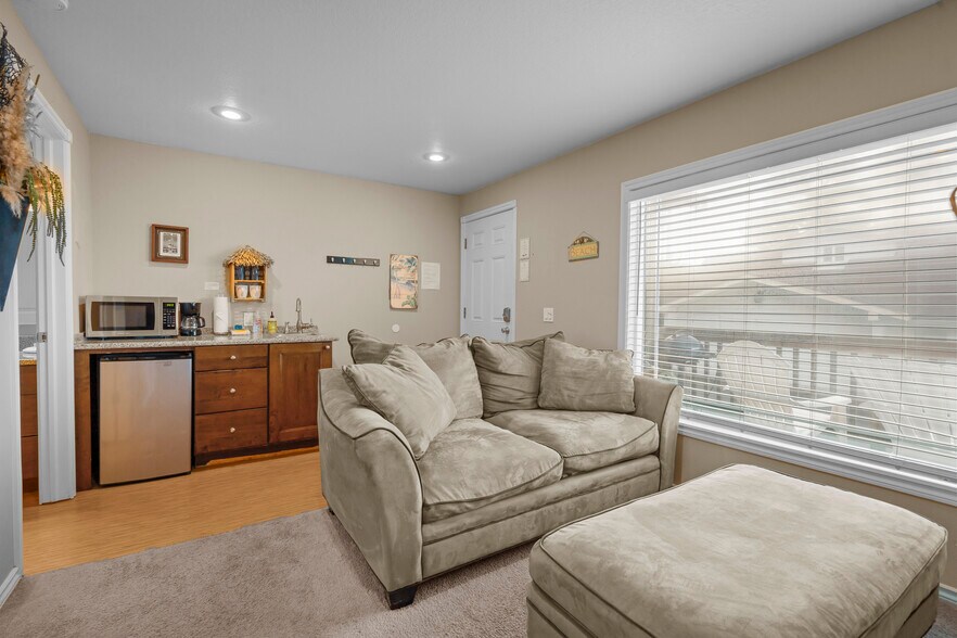 More Photos Of 25 NE Clarke St, Depoe Bay Specialty For Sale