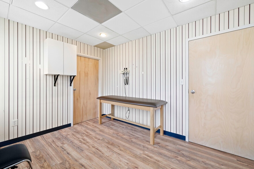 More Photos Of 3715 Main St, Bridgeport Medical For Lease