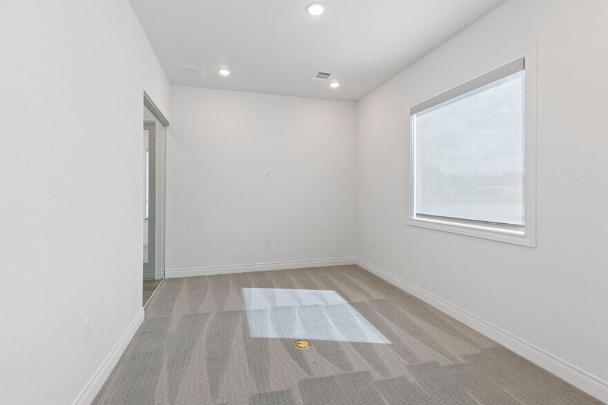 More Photos Of 7630 Dowdell Rd, Spring Unknown For Lease