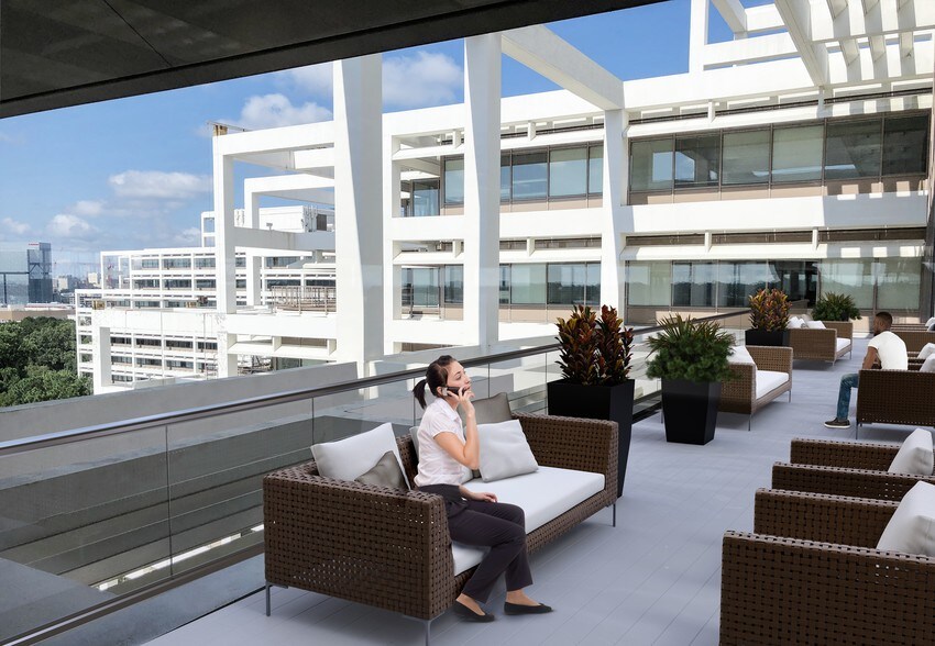 More Photos Of 400 Perimeter Center Ter, Atlanta Office For Lease