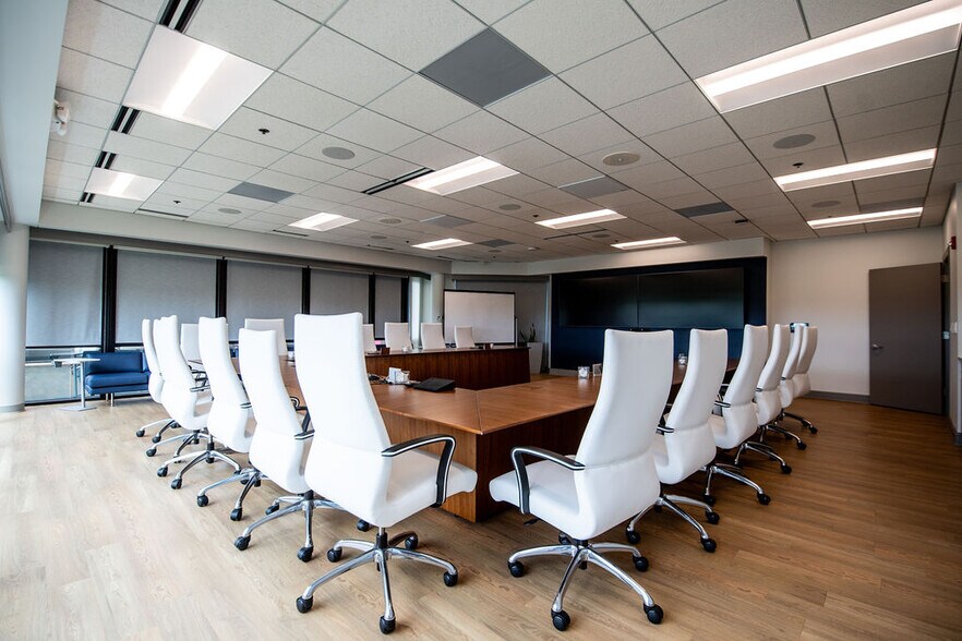More Photos Of 6000 Westown Pky, West Des Moines Office For Lease