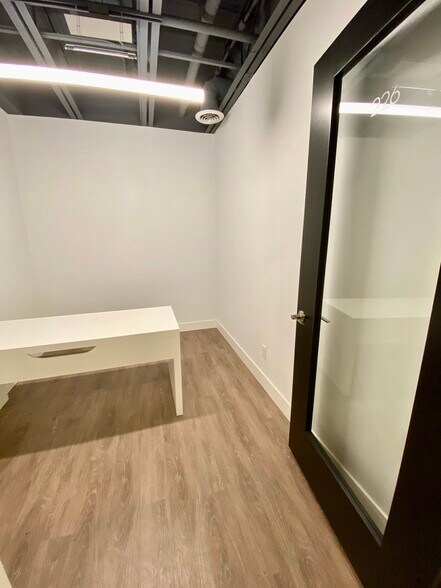 More Photos Of 1035 Pearl St, Boulder Office For Sale