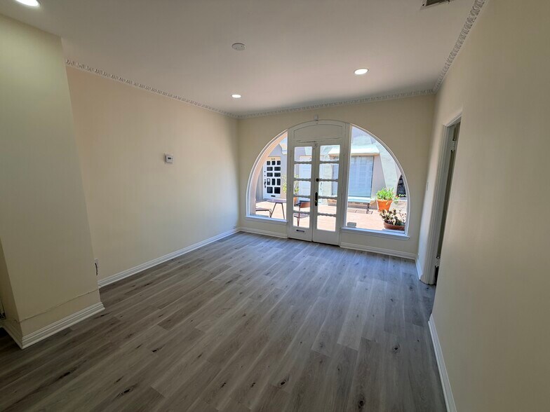 More Photos Of 9528-9546 Brighton Way, Beverly Hills Storefront Retail Office For Lease