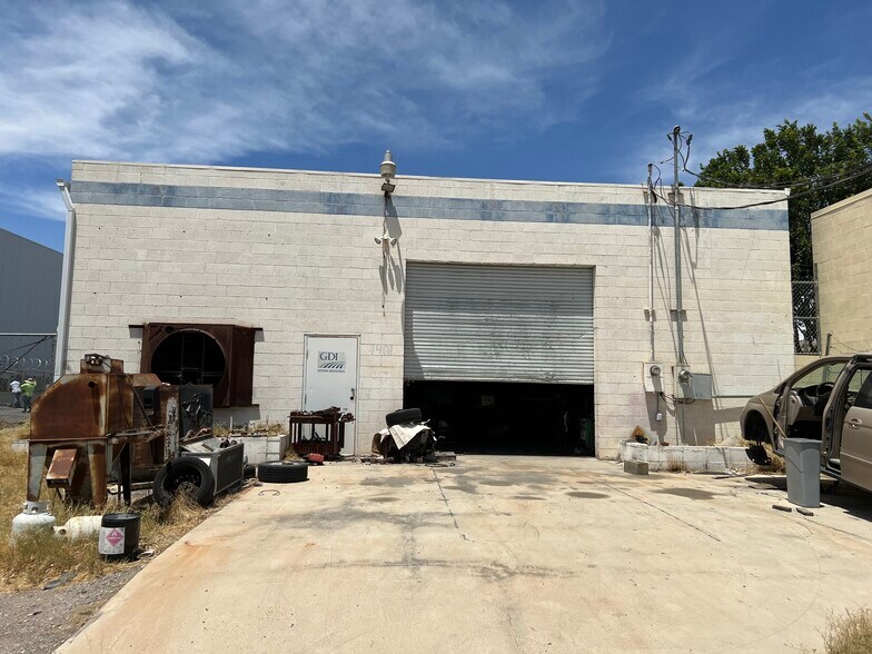 More Photos Of 1400 Foremaster Ln, Las Vegas Distribution For Sale