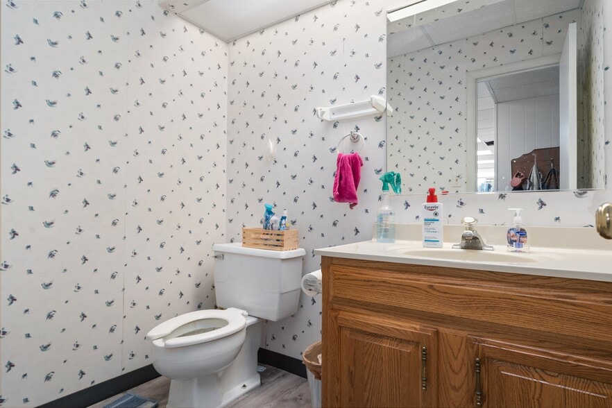 More Photos Of 211 Maple St, Big Rapids Office Residential For Lease