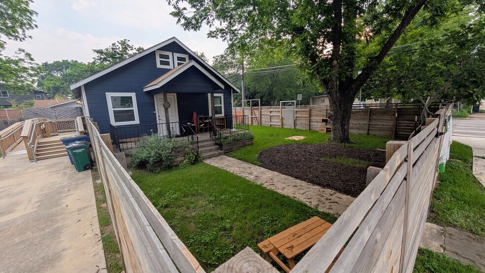 More Photos Of 1601 Holly St, Austin Medical For Lease
