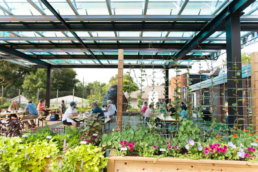 More Photos Of 1024 E 38th St, Minneapolis Restaurant For Lease