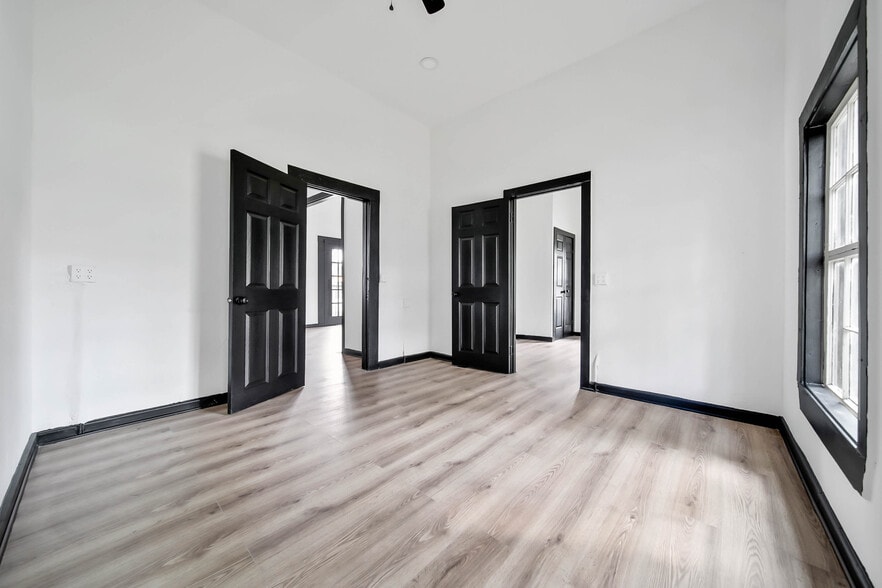 More Photos Of 106 Spring School Rd, Spring Storefront Retail Office For Sale