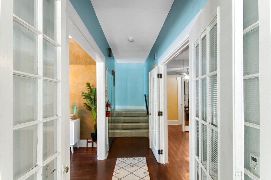 More Photos Of 532 Beach Dr NE, Saint Petersburg Hospitality For Sale