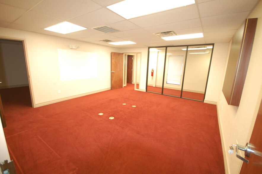 More Photos Of 6501 Boeing Dr, El Paso Office For Lease