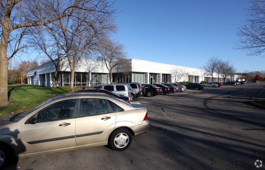 More Photos Of 975 Eastwind Dr, Westerville Light Distribution For Lease