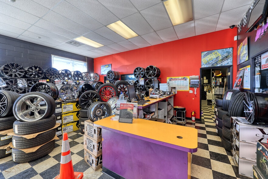 More Photos Of 960 W Holt Blvd, Ontario Freestanding For Lease