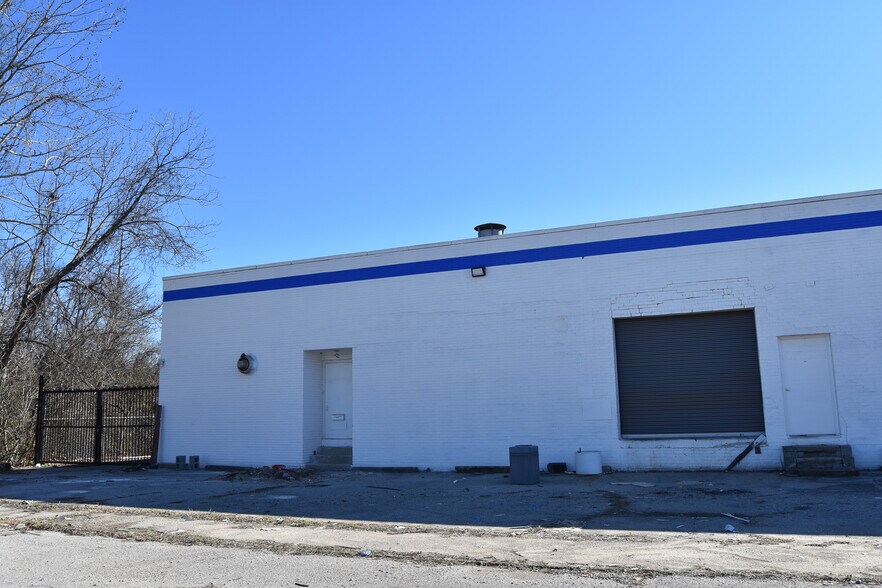 More Photos Of 2401 Carraway Blvd, Birmingham Warehouse For Lease
