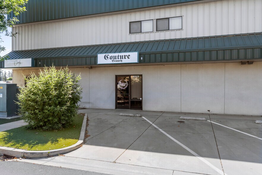 More Photos Of 160 E Bullard Ave, Fresno Freestanding For Sale