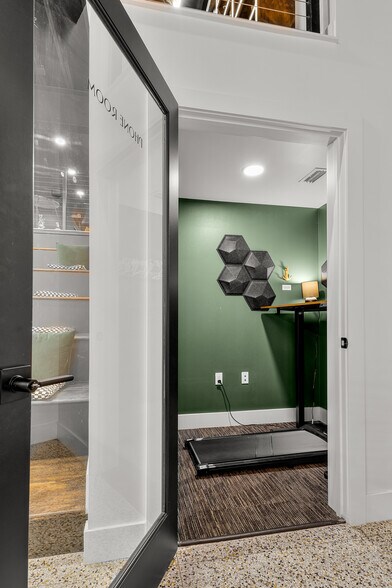 More Photos Of 132 W International Speedway Blvd, Daytona Beach Office For Lease