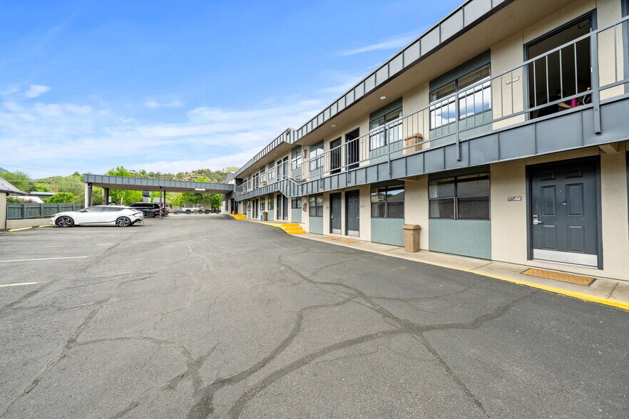 More Photos Of 2930 Main Ave, Durango Hotel For Sale