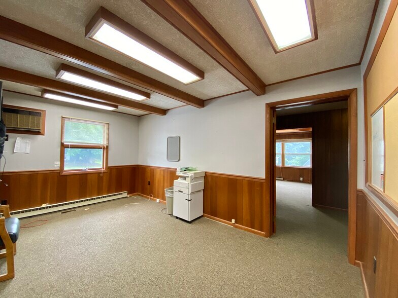 More Photos Of 915 N Hanover St, Elizabethtown Medical For Sale