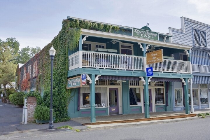 Primary Photo Of 18239 Main St, Jamestown Hotel For Sale