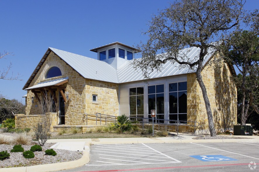 More Photos Of 16022 Via Shavano, San Antonio Office For Lease