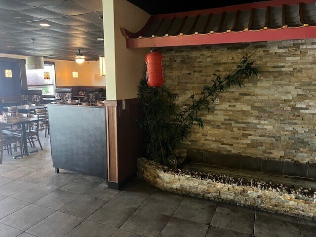 More Photos Of 1975 W Broadway Blvd, Sedalia Restaurant For Sale