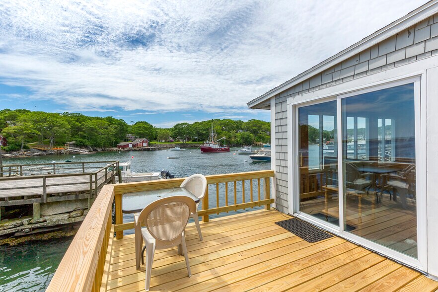 More Photos Of 146 State Route 32, New Harbor Hotel For Sale