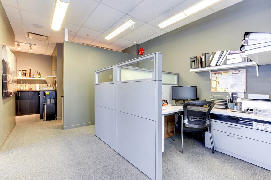 More Photos Of 8600 Cambie Rd, Richmond Office For Sale