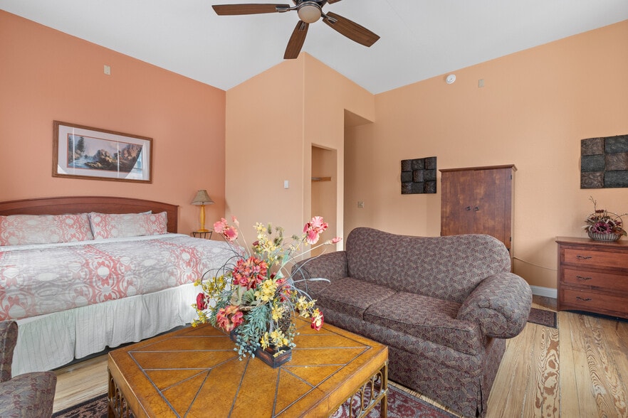 More Photos Of 603 N River St, Hot Springs Hotel For Sale